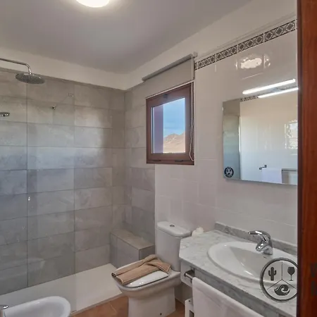 Vila Mauruuru - 10 Minutes Walking To Marina Rubicon, Heated Pool, Bbq & Office Space With Desk And High Speed Internet Playa Blanca (Lanzarote)