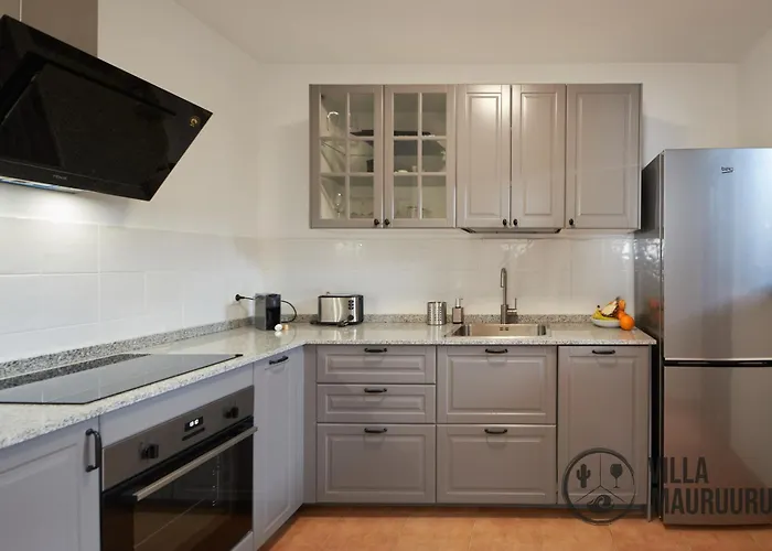 Villa Mauruuru - 10 Minutes Walking To Marina Rubicon, Heated Pool, Bbq & Office Space With Desk And High Speed Internet *