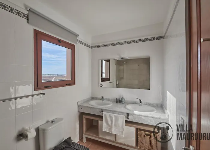 فيلة Mauruuru - 10 Minutes Walking To Marina Rubicon, Heated Pool, Bbq & Office Space With Desk And High Speed Internet